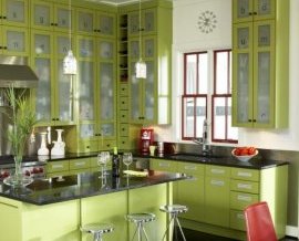 Кухня фисташкового цвета привлекательна сама по себе, без сложных линий и дорогих элементов декора